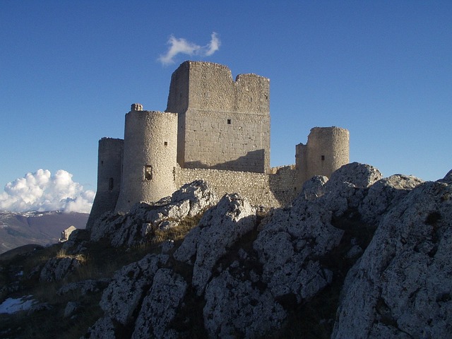 image from Litomy L Castle